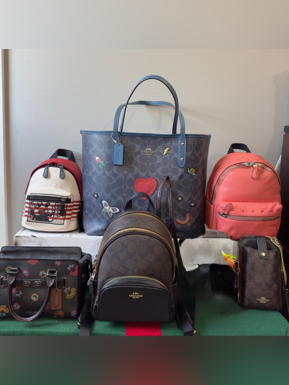 Authentic !👜👛👝🎒Coach Signature Canvas Tote with Patches - Blue